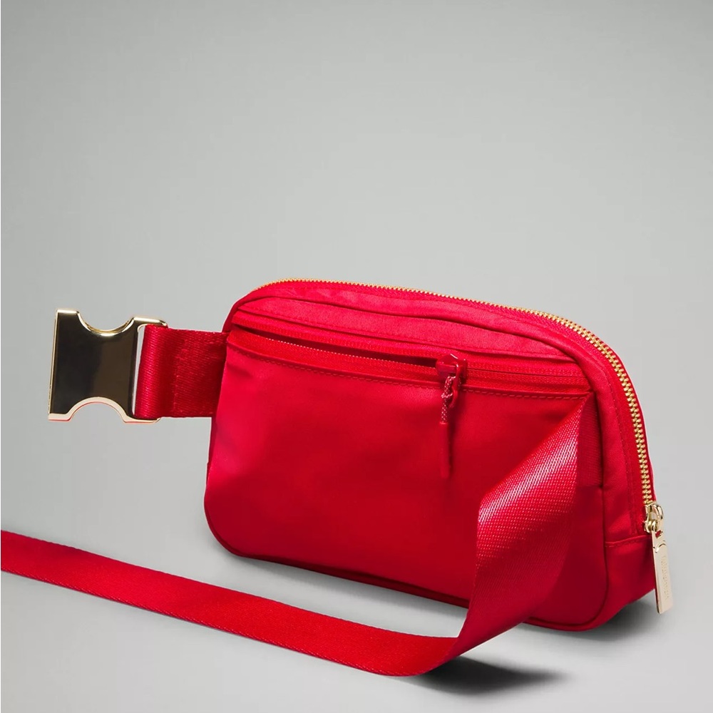 Lululemon lunar new year everywhere belt bag red and gold special edition - Picture 3 of 5